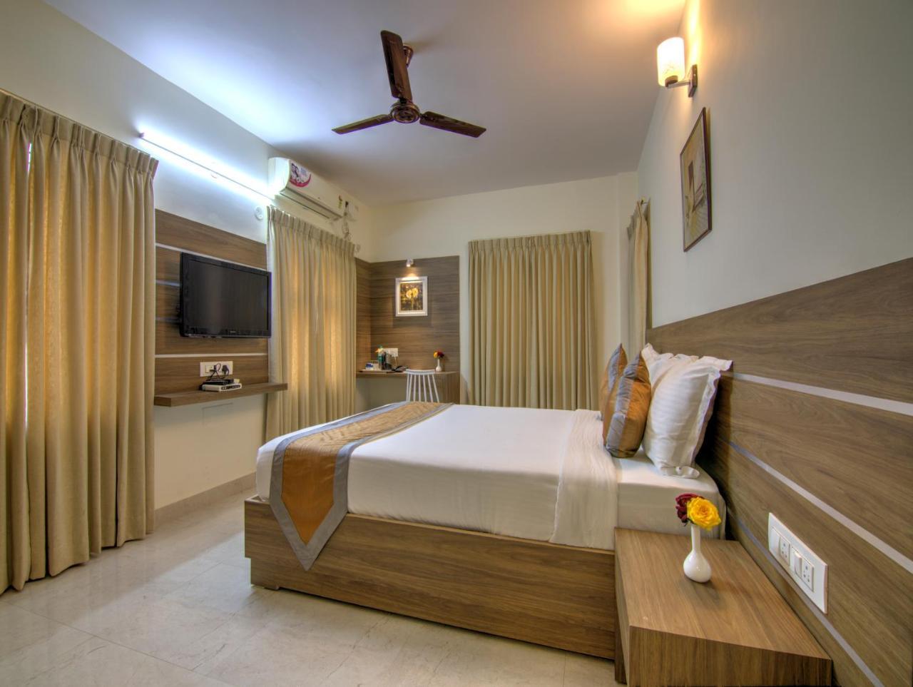 Sunshine Suites Grand Deluxe Бангалор Екстериор снимка