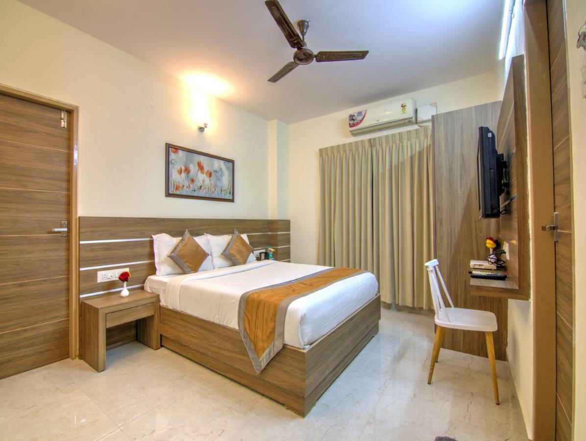 Sunshine Suites Grand Deluxe Бангалор Екстериор снимка