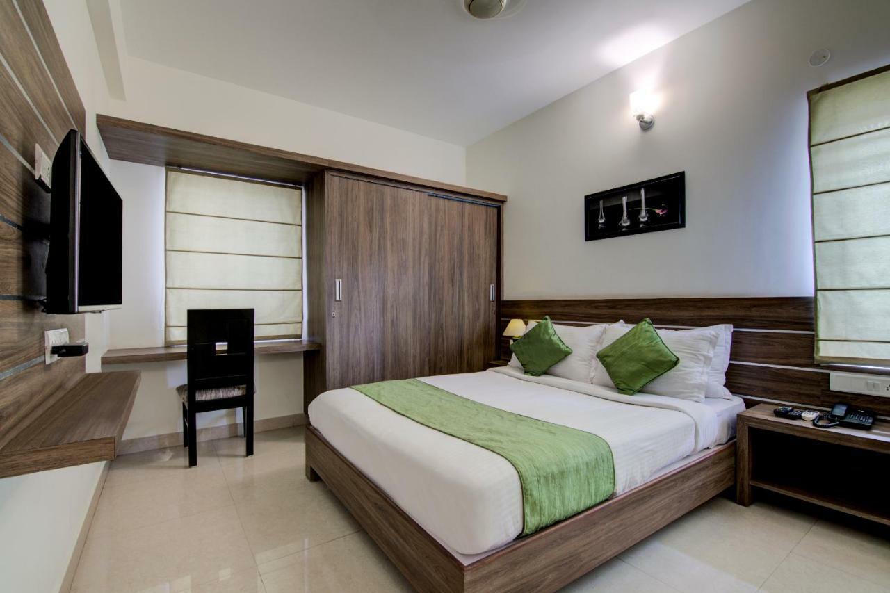 Sunshine Suites Grand Deluxe Бангалор Екстериор снимка