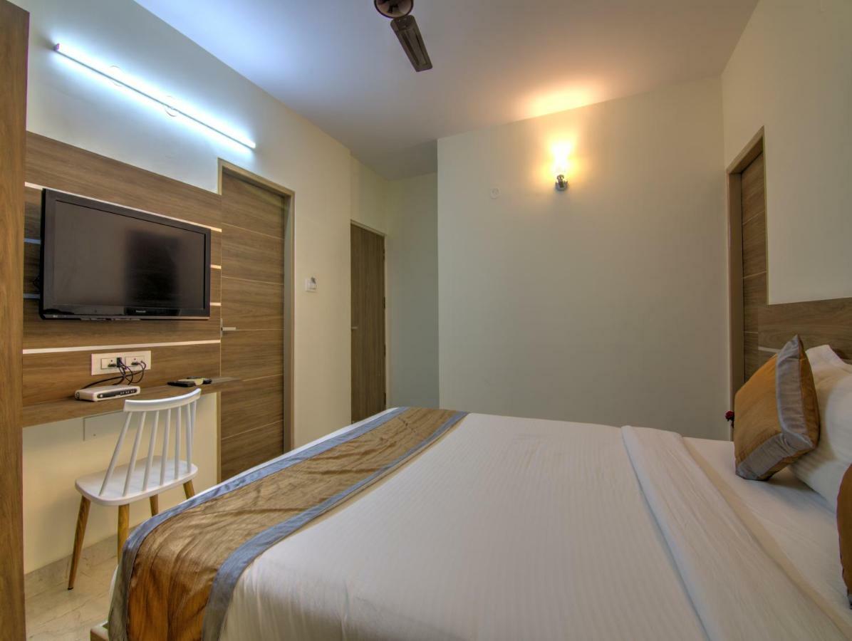 Sunshine Suites Grand Deluxe Бангалор Екстериор снимка