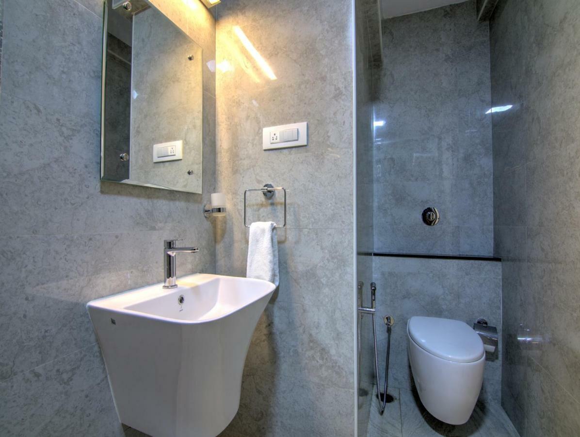 Sunshine Suites Grand Deluxe Бангалор Екстериор снимка