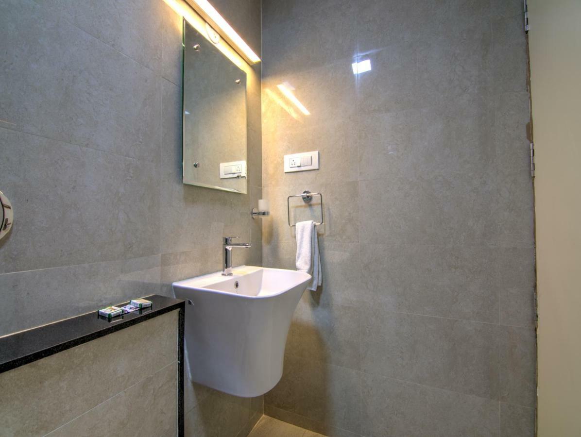Sunshine Suites Grand Deluxe Бангалор Екстериор снимка