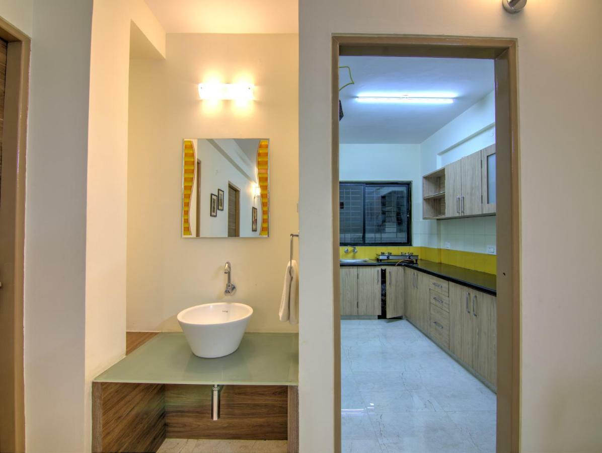 Sunshine Suites Grand Deluxe Бангалор Екстериор снимка
